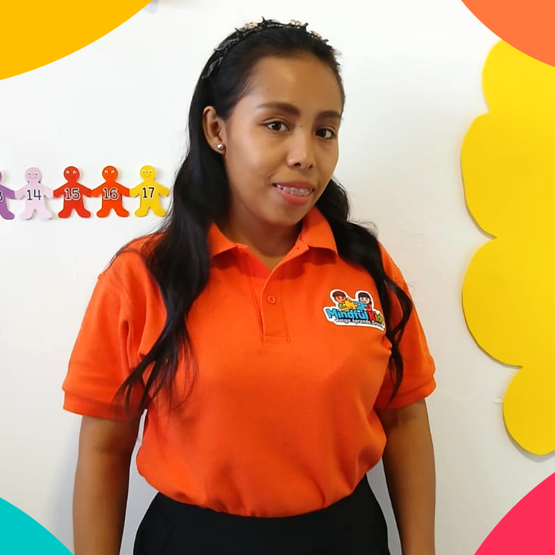 Directora con niños